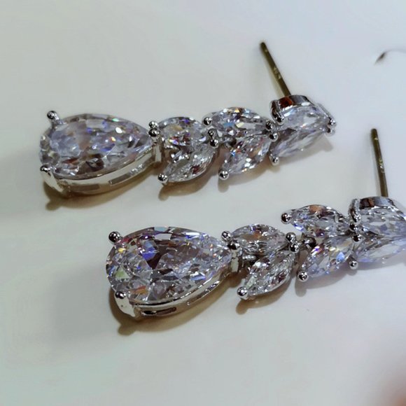 925 Sterling Silver Elegantly Designed Leave Water Drop Earrings - Picture 6 of 10